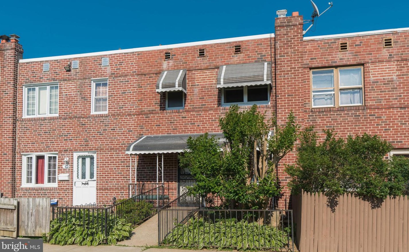 1541 Jefferson Ln, Philadelphia PA  19122-3413 exterior