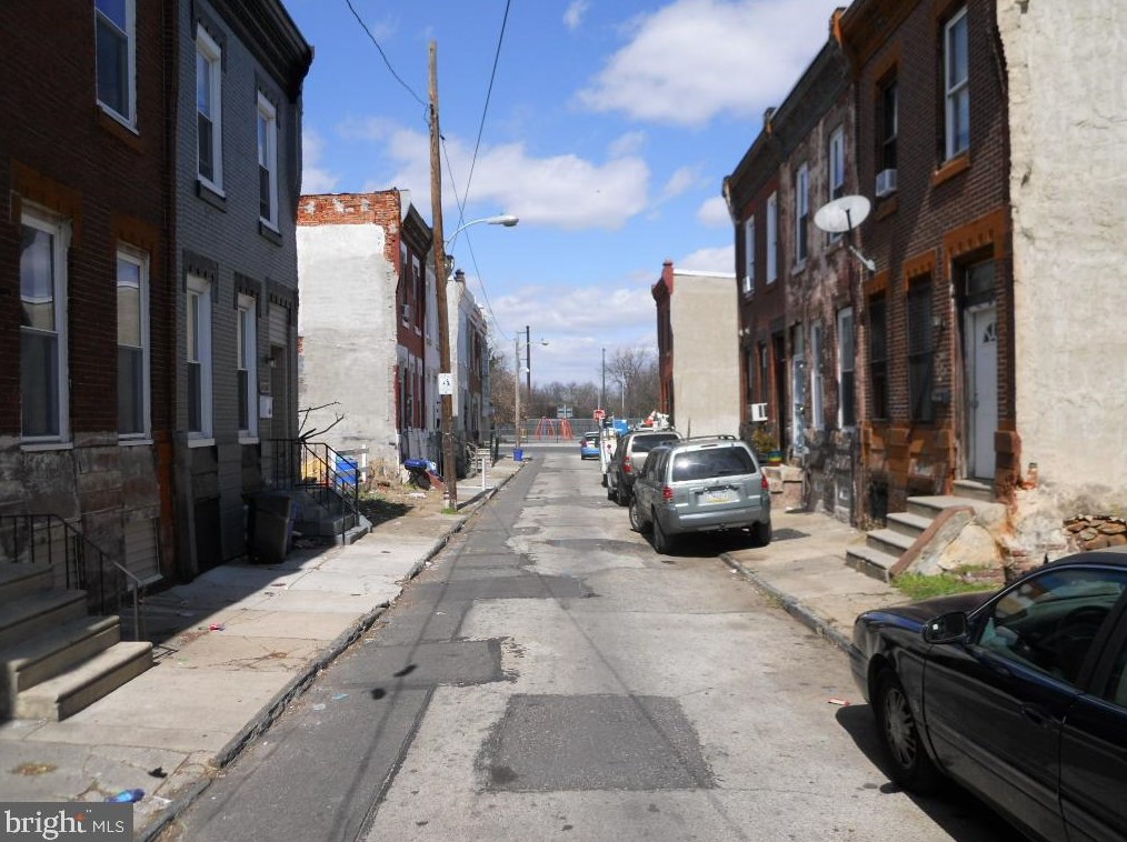 2020 Bambrey St, Philadelphia PA 19130-1808 exterior