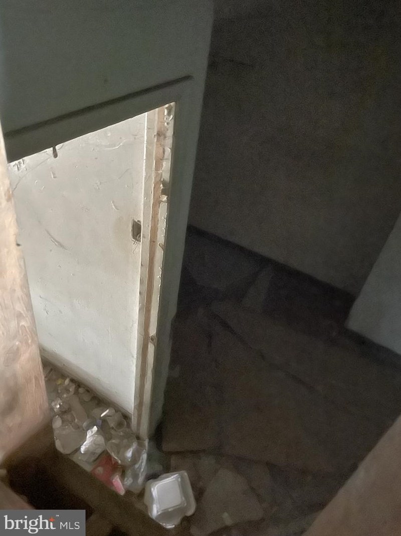 2020 Bambrey St, Philadelphia PA 19130-1808 exterior