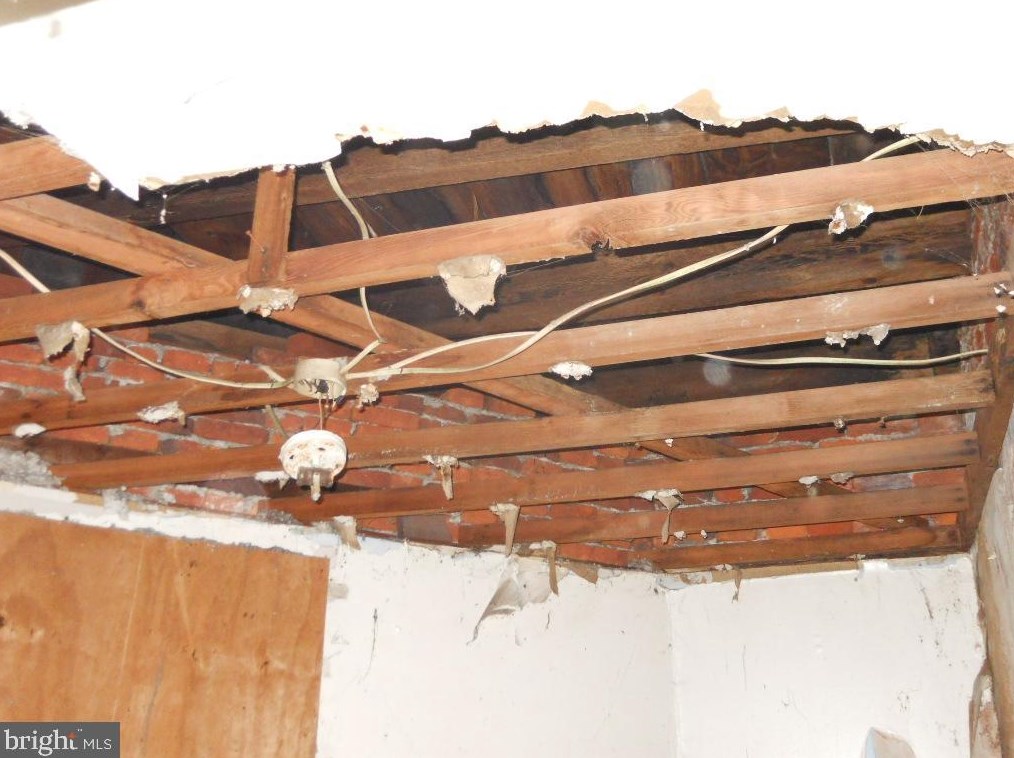 2020 Bambrey St, Philadelphia PA 19130-1808 exterior