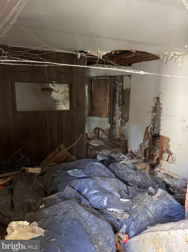 2020 Bambrey St, Philadelphia PA 19130-1808 exterior