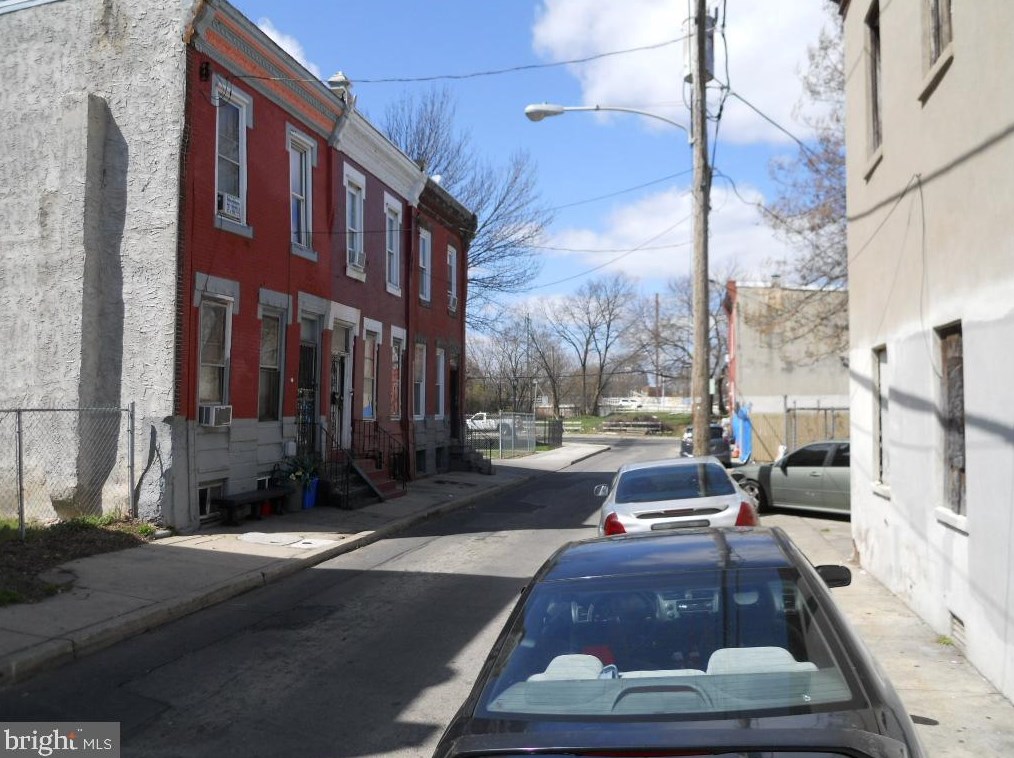 2020 Bambrey St, Philadelphia PA 19130-1808 exterior