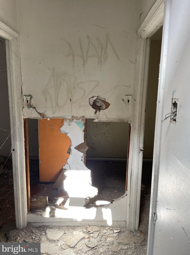 2020 Bambrey St, Philadelphia PA 19130-1808 exterior