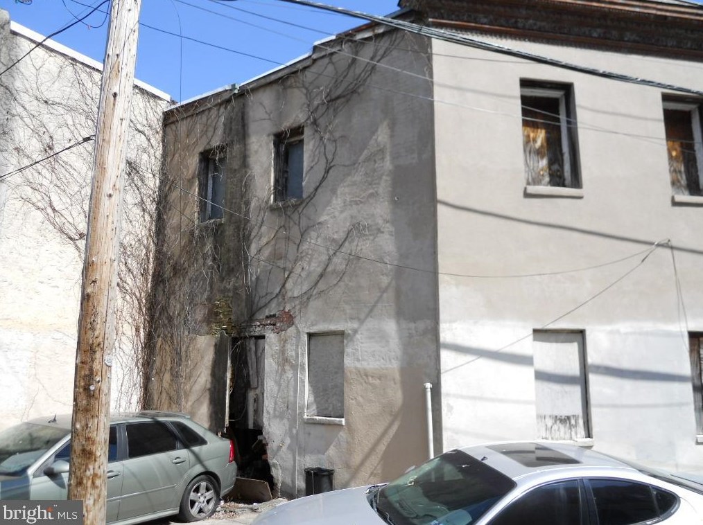 2020 Bambrey St, Philadelphia PA 19130-1808 exterior