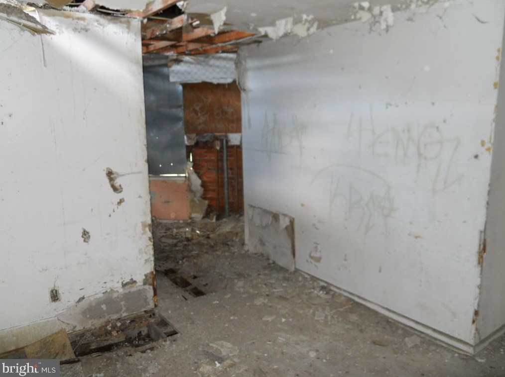 2020 Bambrey St, Philadelphia PA 19130-1808 exterior