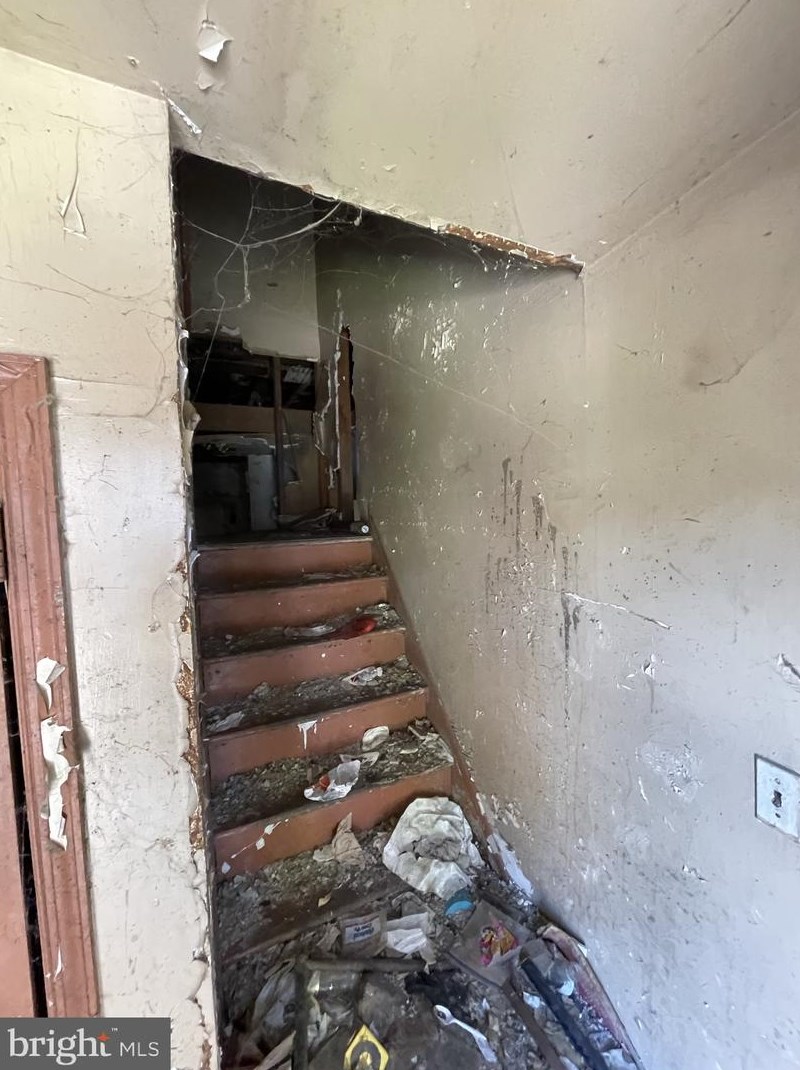 2020 Bambrey St, Philadelphia PA 19130-1808 exterior