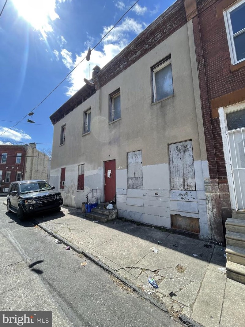2020 Bambrey St, Philadelphia PA 19130-1808 exterior