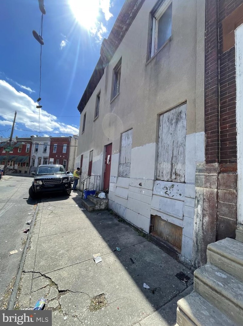 2020 Bambrey St, Philadelphia PA 19130-1808 exterior