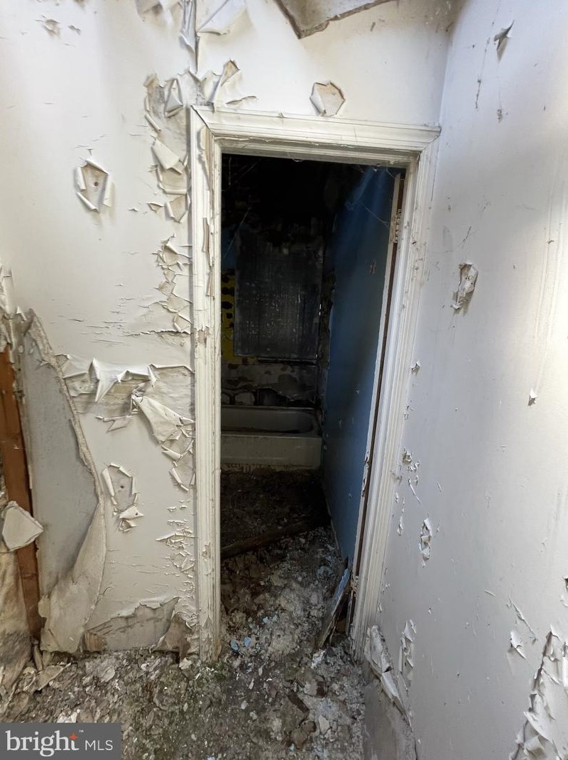 2020 Bambrey St, Philadelphia PA 19130-1808 exterior