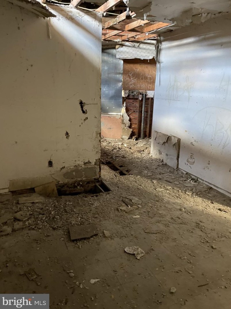 2020 Bambrey St, Philadelphia PA 19130-1808 exterior