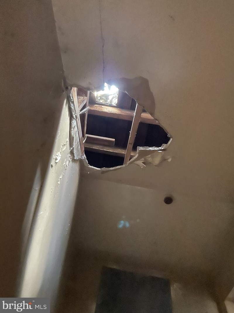 2020 Bambrey St, Philadelphia PA 19130-1808 exterior