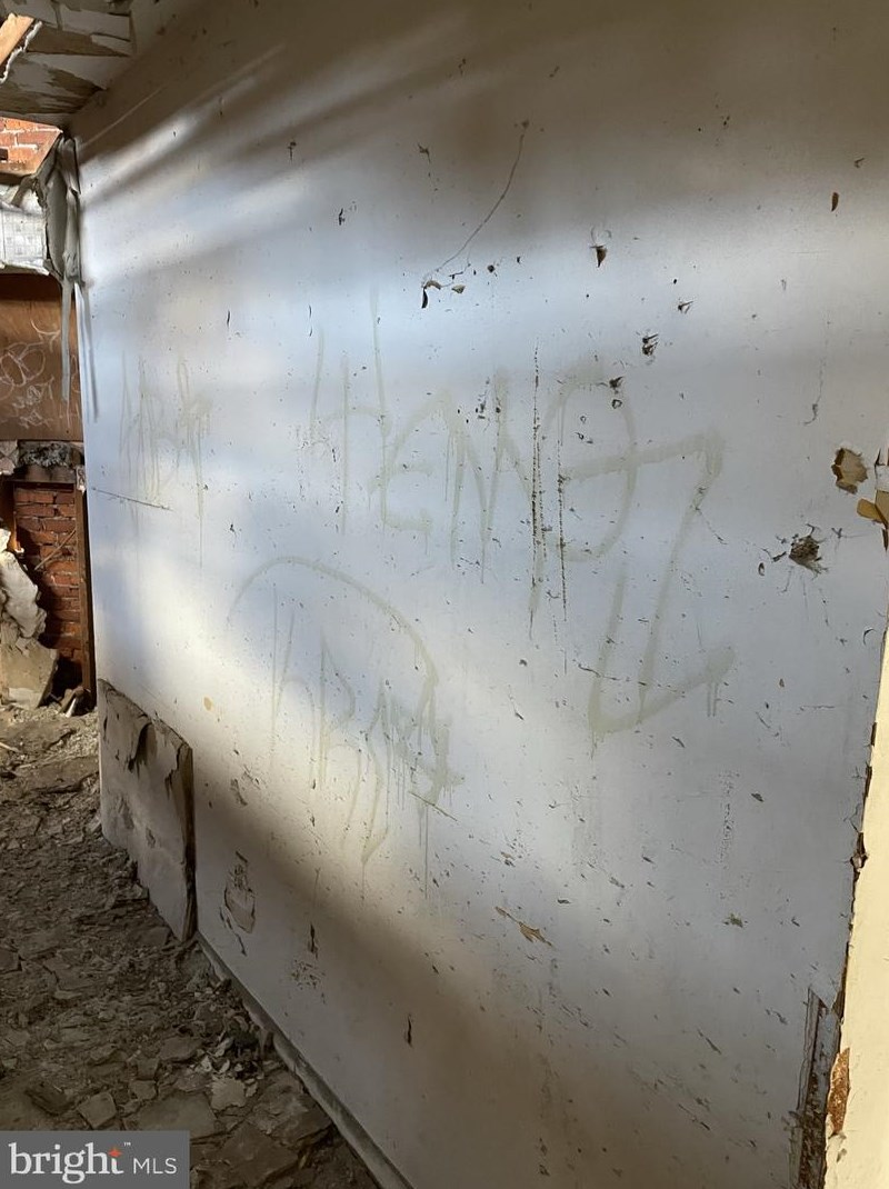 2020 Bambrey St, Philadelphia PA 19130-1808 exterior