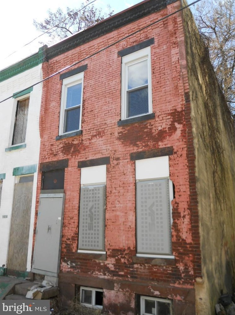 1860 Etting St, Philadelphia, PA 19145-1710