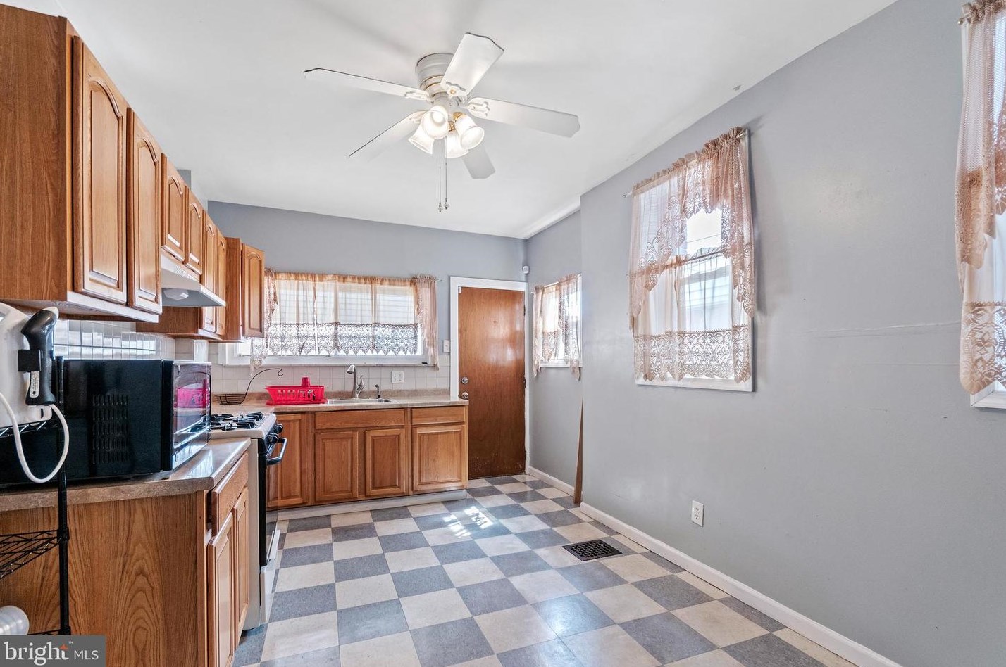 422 Wellens Ave, Philadelphia PA 19120-3333 exterior