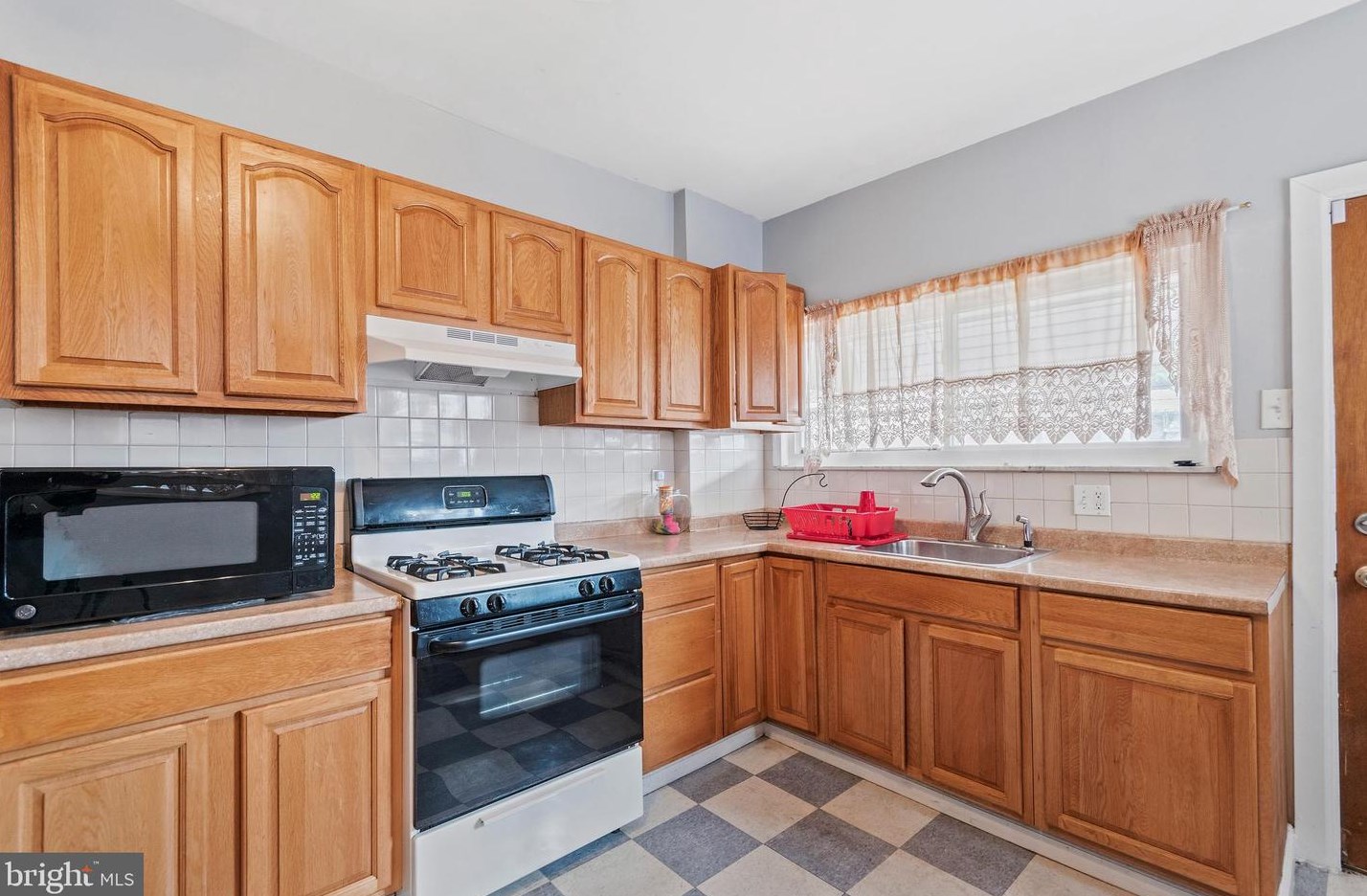 422 Wellens Ave, Philadelphia PA 19120-3333 exterior