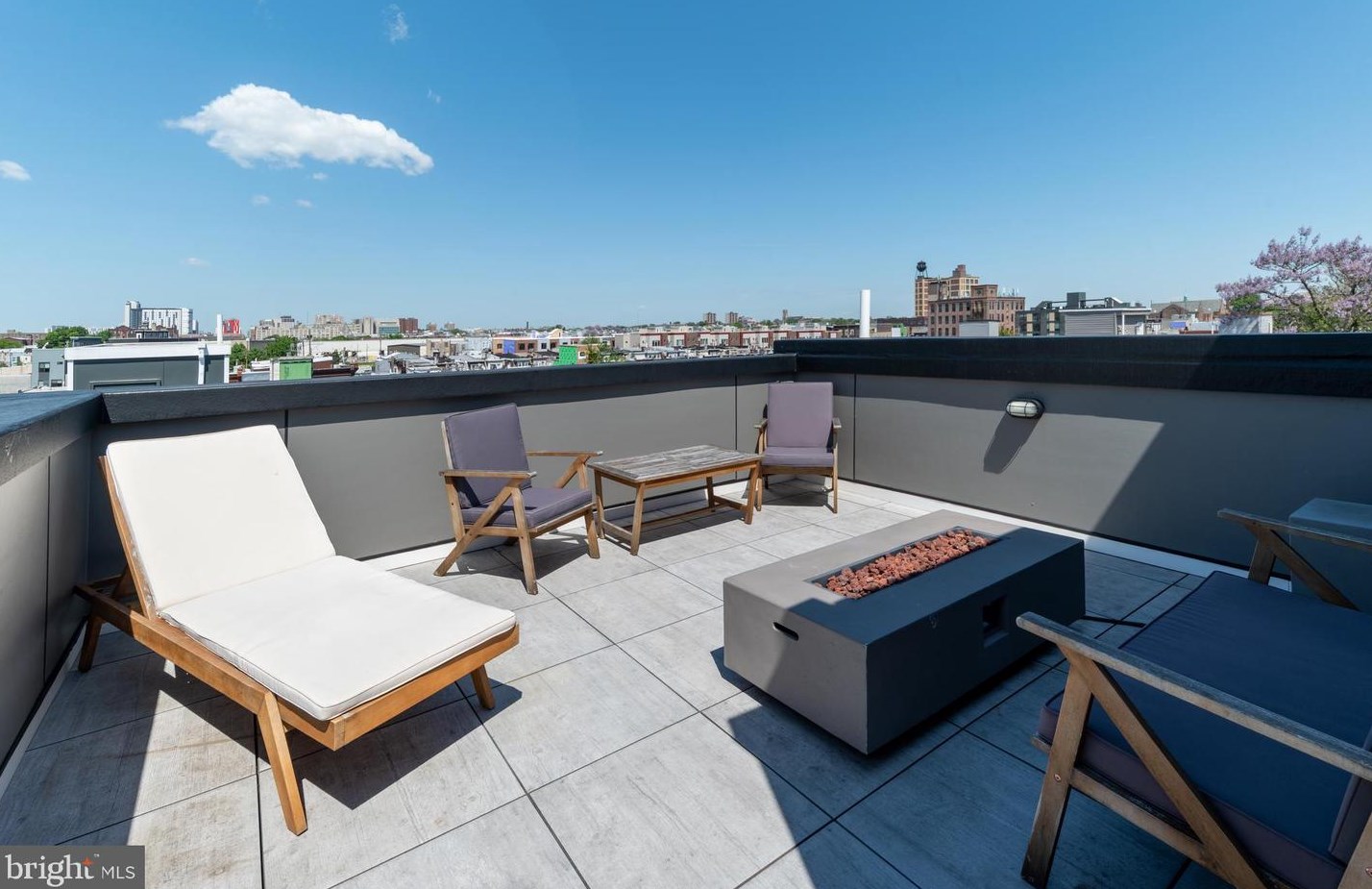 1768 Howard St, Philadelphia PA  19122-3210 exterior