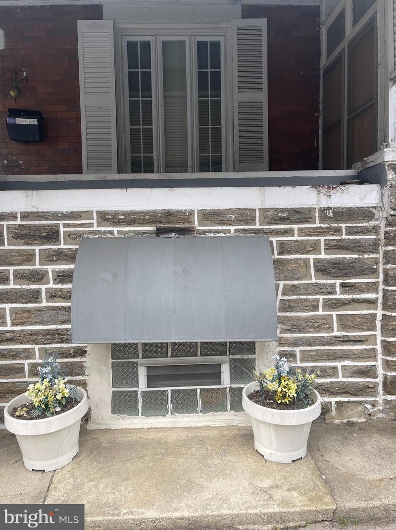 571 Herman St, Philadelphia, PA 19144-1018