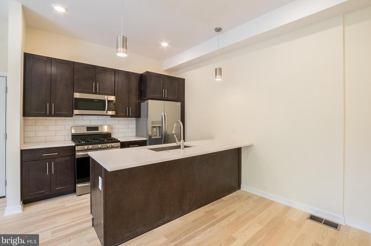 1300 S 24th St #unit D1, Philadelphia, PA 19146