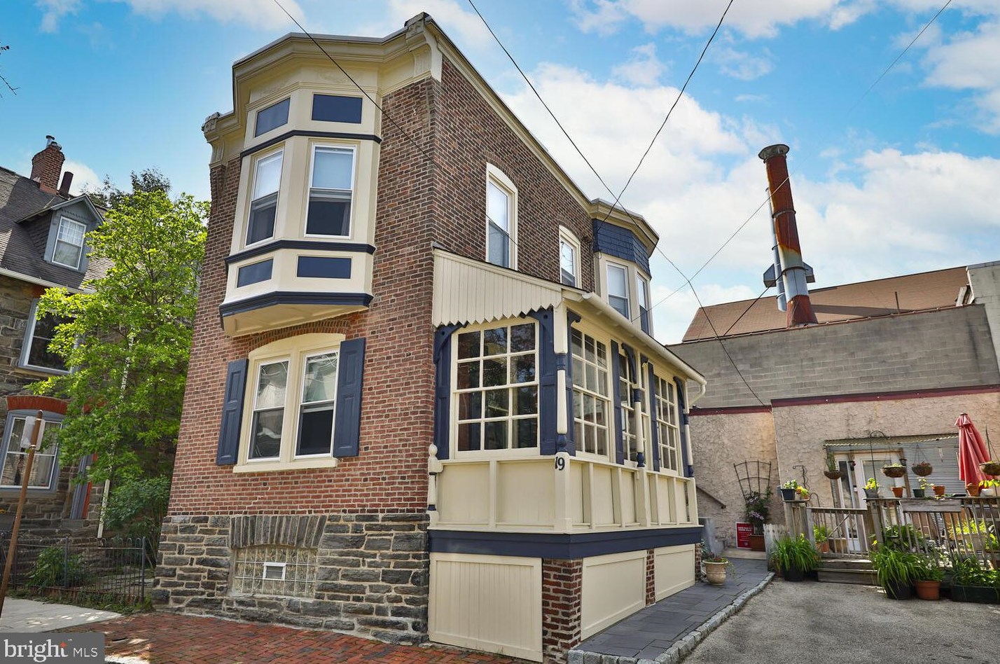 19 Nippon St, Philadelphia, PA 19119-2426