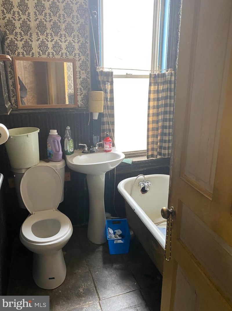 1249 Bucknell St, Philadelphia PA  19146-4134 exterior
