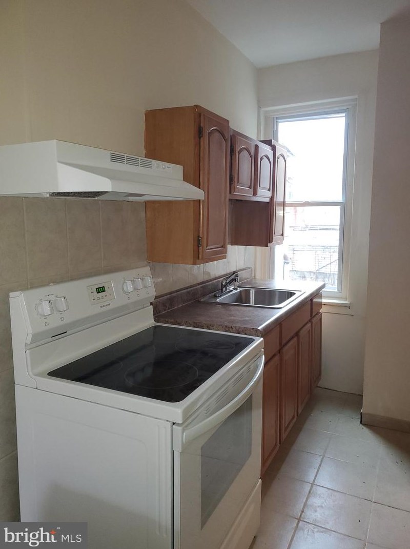 3934 Reese St, Philadelphia PA  19140-3321 exterior