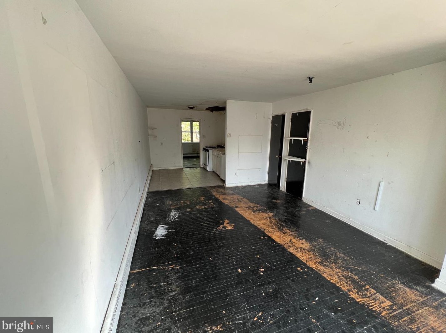 6430 Tulip St, Philadelphia, PA 19135-3325