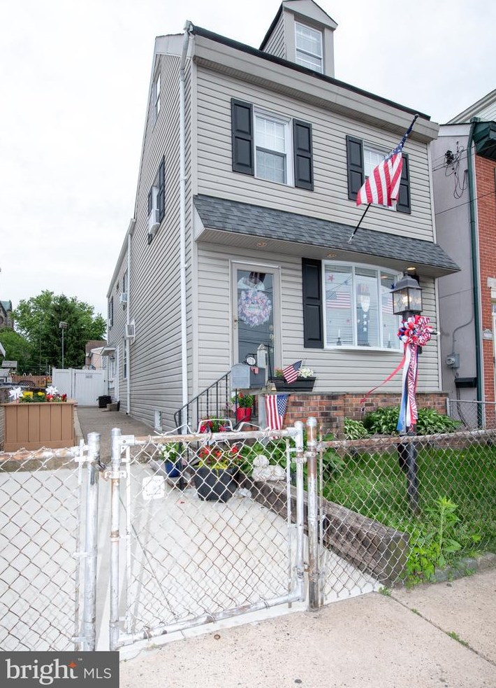 2710 Bridge St, Philadelphia, PA 19137-1802