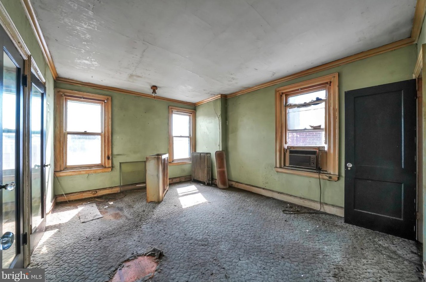 6134 Washington Ave, Philadelphia PA  19143-2915 exterior