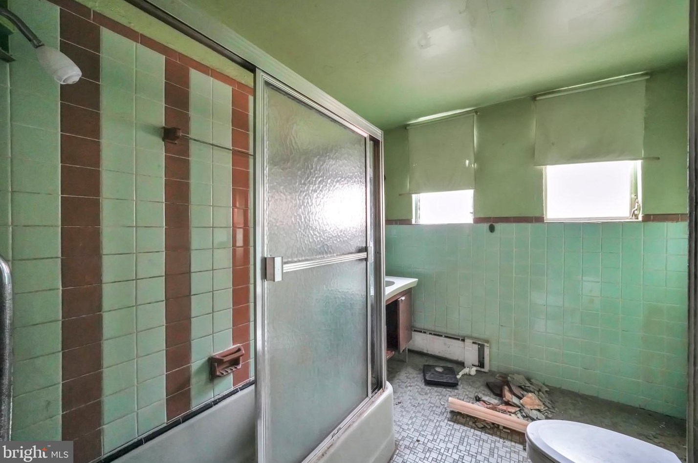 6134 Washington Ave, Philadelphia PA  19143-2915 exterior