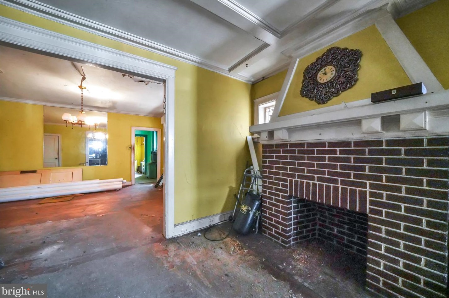 6134 Washington Ave, Philadelphia PA  19143-2915 exterior