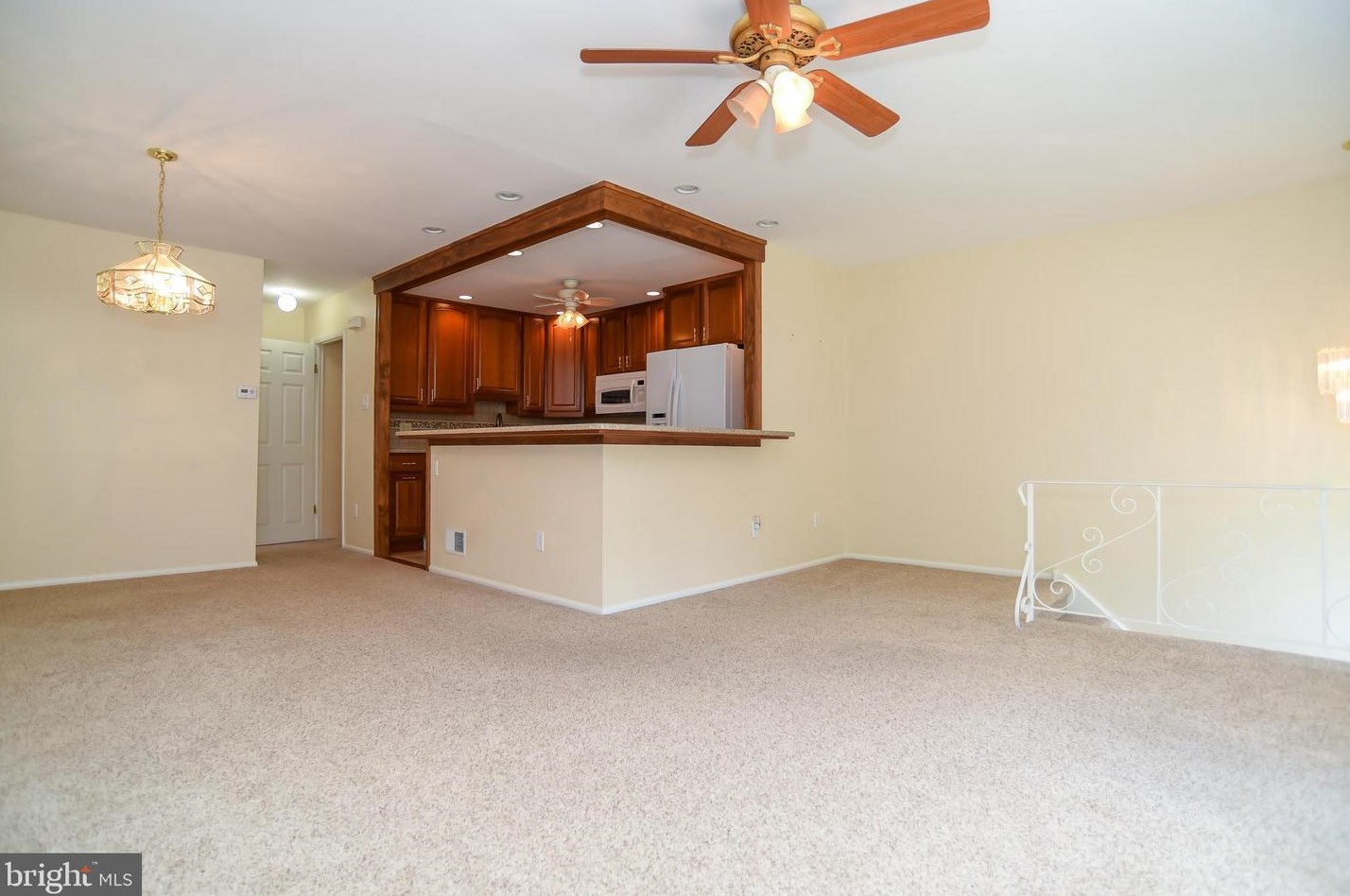 211 Goodford Rd, Philadelphia, PA 19154-4321