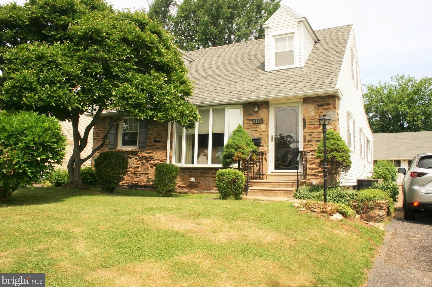 8116 Winthrop St, Philadelphia, PA 19136-1815