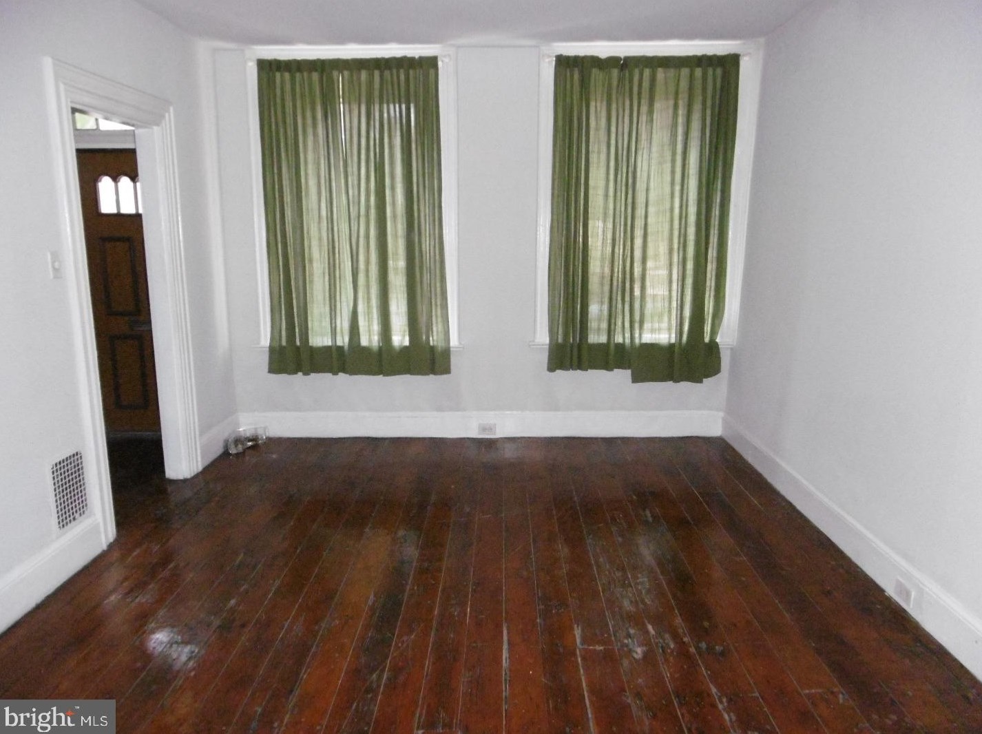 173 Green Ln, Philadelphia PA  19127-1223 exterior