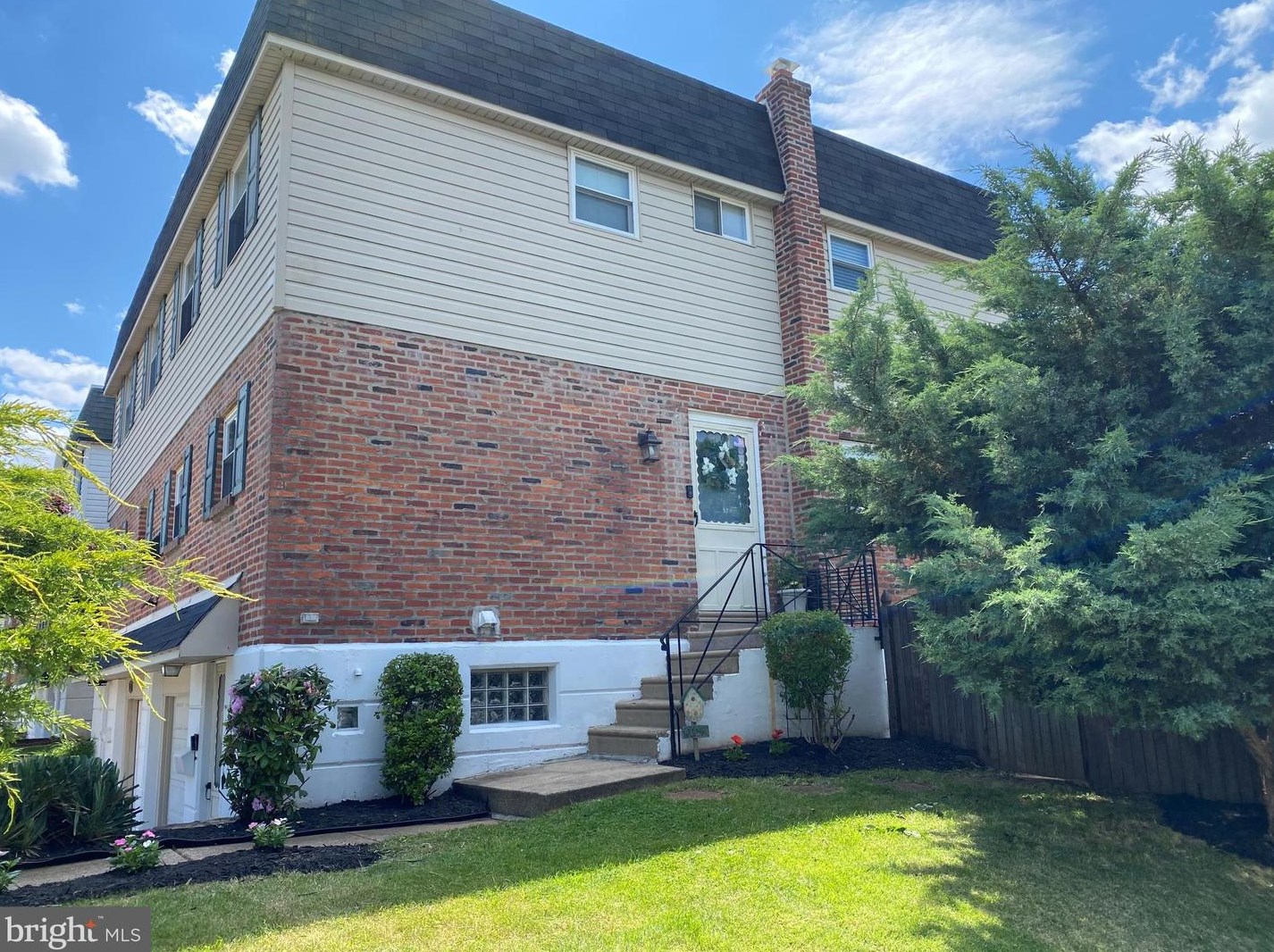 2850 Stamford St, Philadelphia, PA 19152-2146