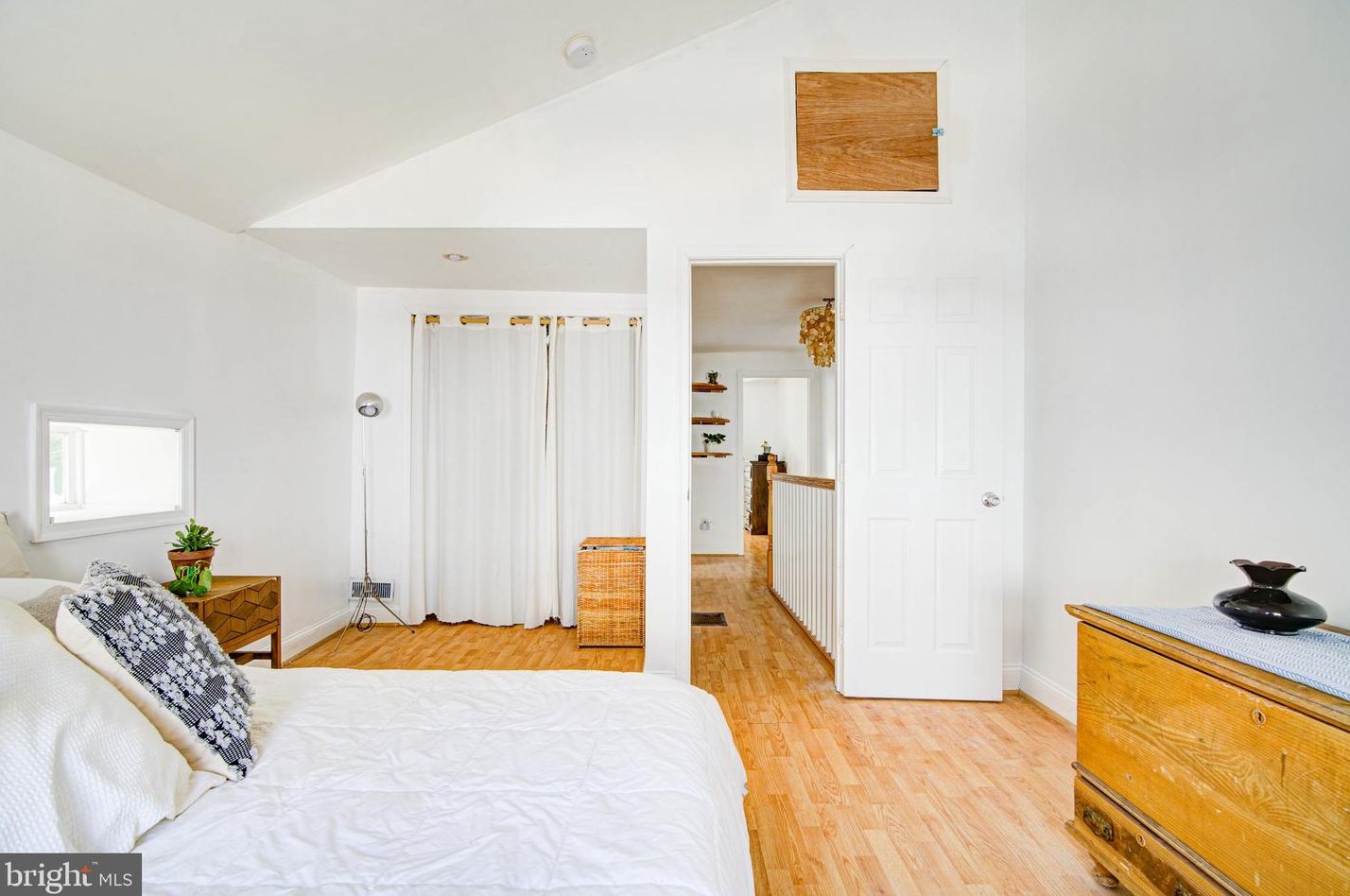 526 Cabot St, Philadelphia PA 19125-3302 exterior