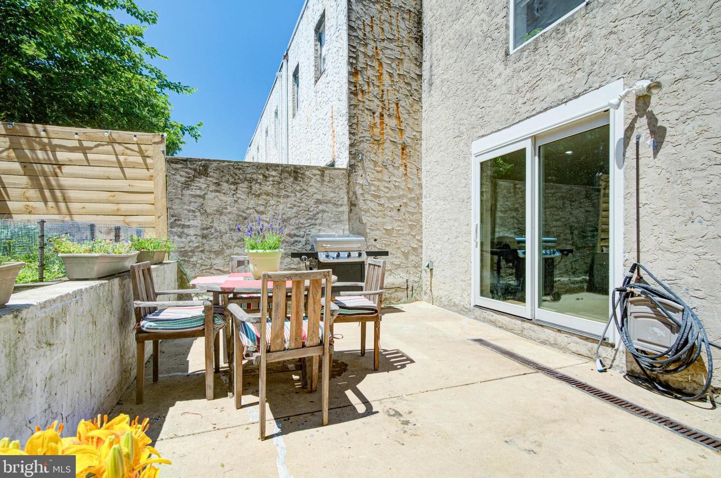 526 Cabot St, Philadelphia PA 19125-3302 exterior