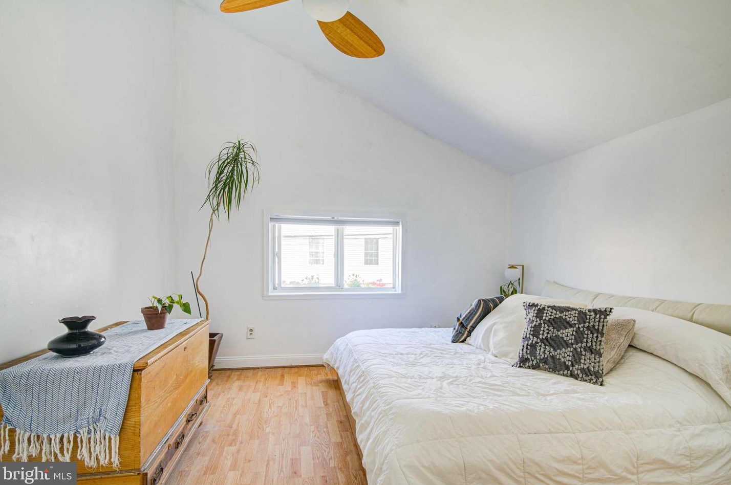 526 Cabot St, Philadelphia PA 19125-3302 exterior