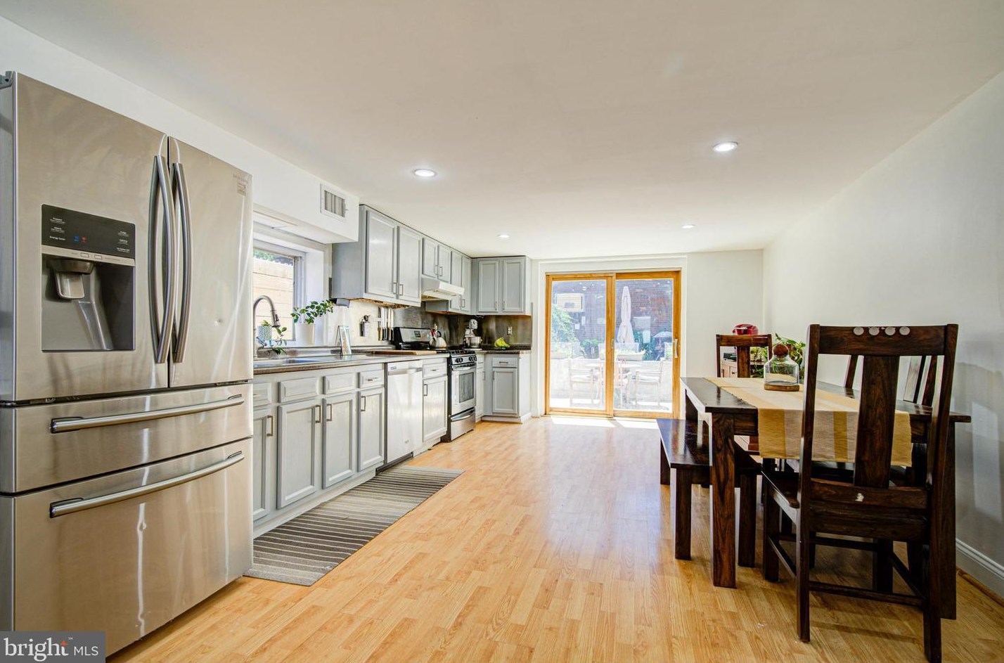 526 Cabot St, Philadelphia, PA 19125-3302