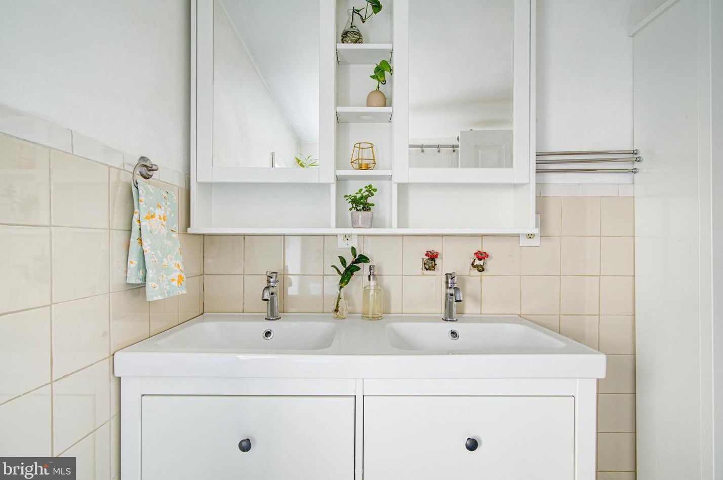 526 Cabot St, Philadelphia PA 19125-3302 exterior