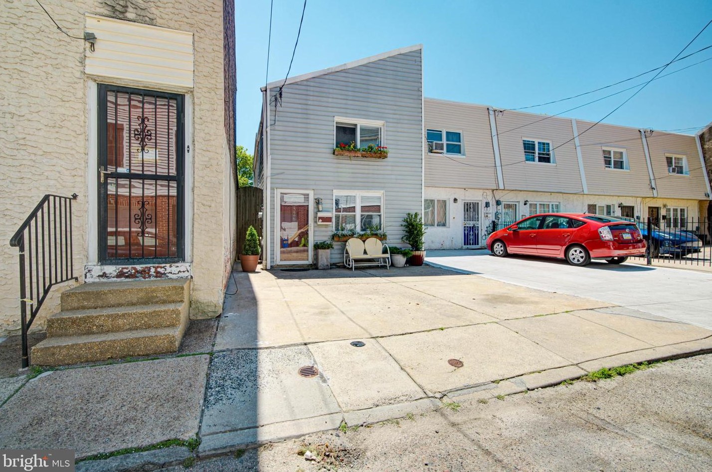 526 Cabot St, Philadelphia PA 19125-3302 exterior