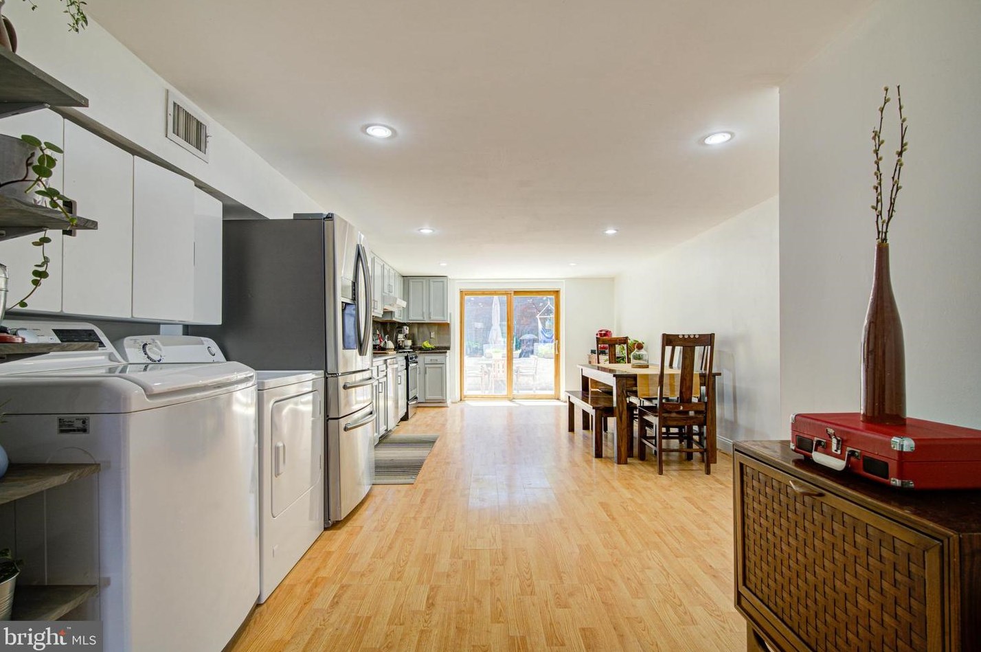 526 Cabot St, Philadelphia PA 19125-3302 exterior