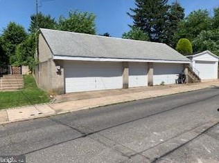 307 Passmore St, Philadelphia, PA 19111-5222
