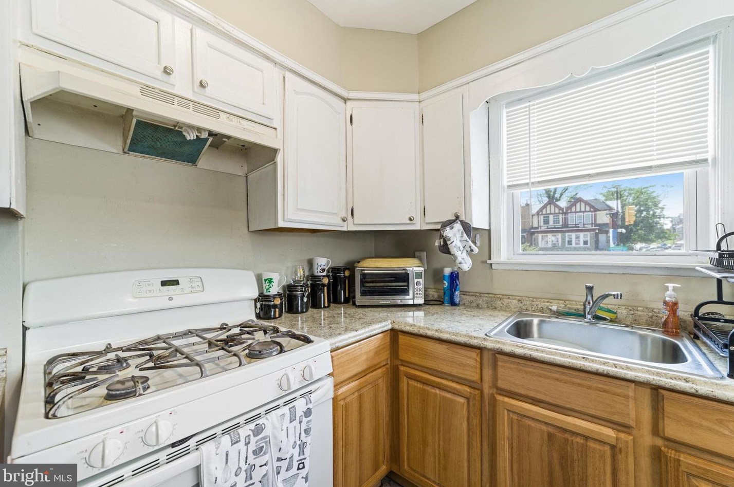 7037 Ogontz Ave, Philadelphia PA 19138-2012 exterior