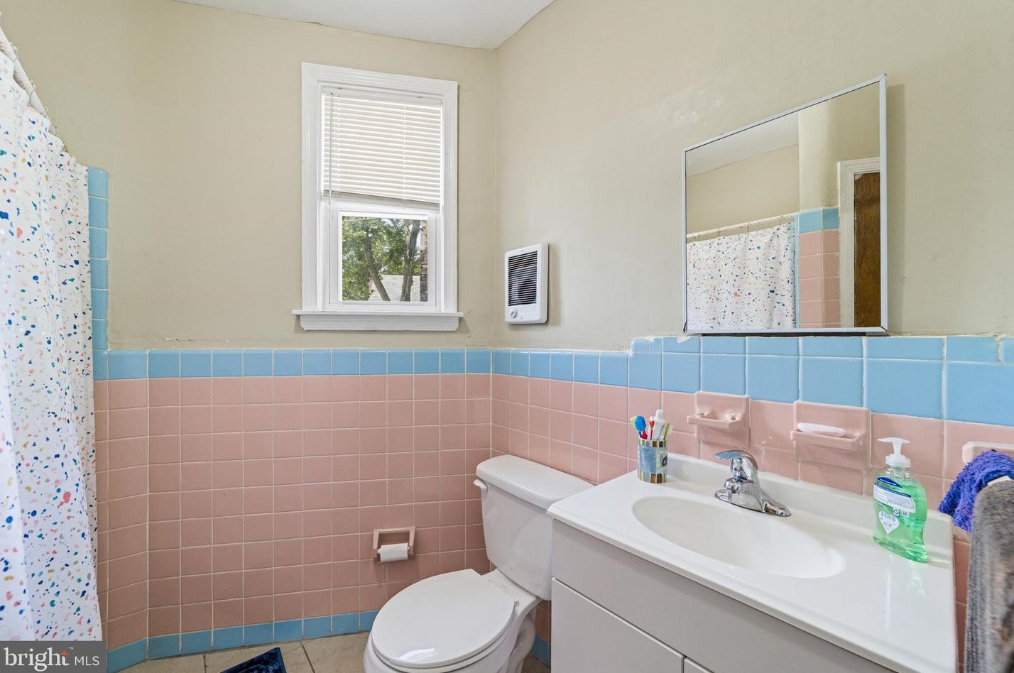 7037 Ogontz Ave, Philadelphia PA 19138-2012 exterior