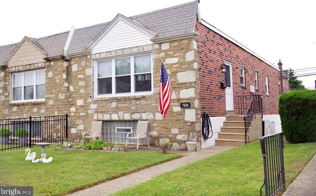 7826 Brier St, Philadelphia, PA 19152-3705