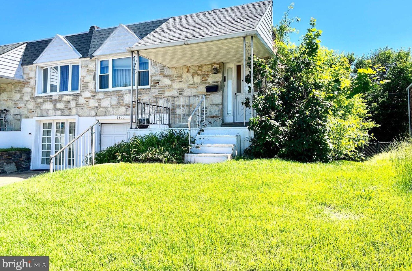 9833 Hoff St, Philadelphia, PA 19115-2206