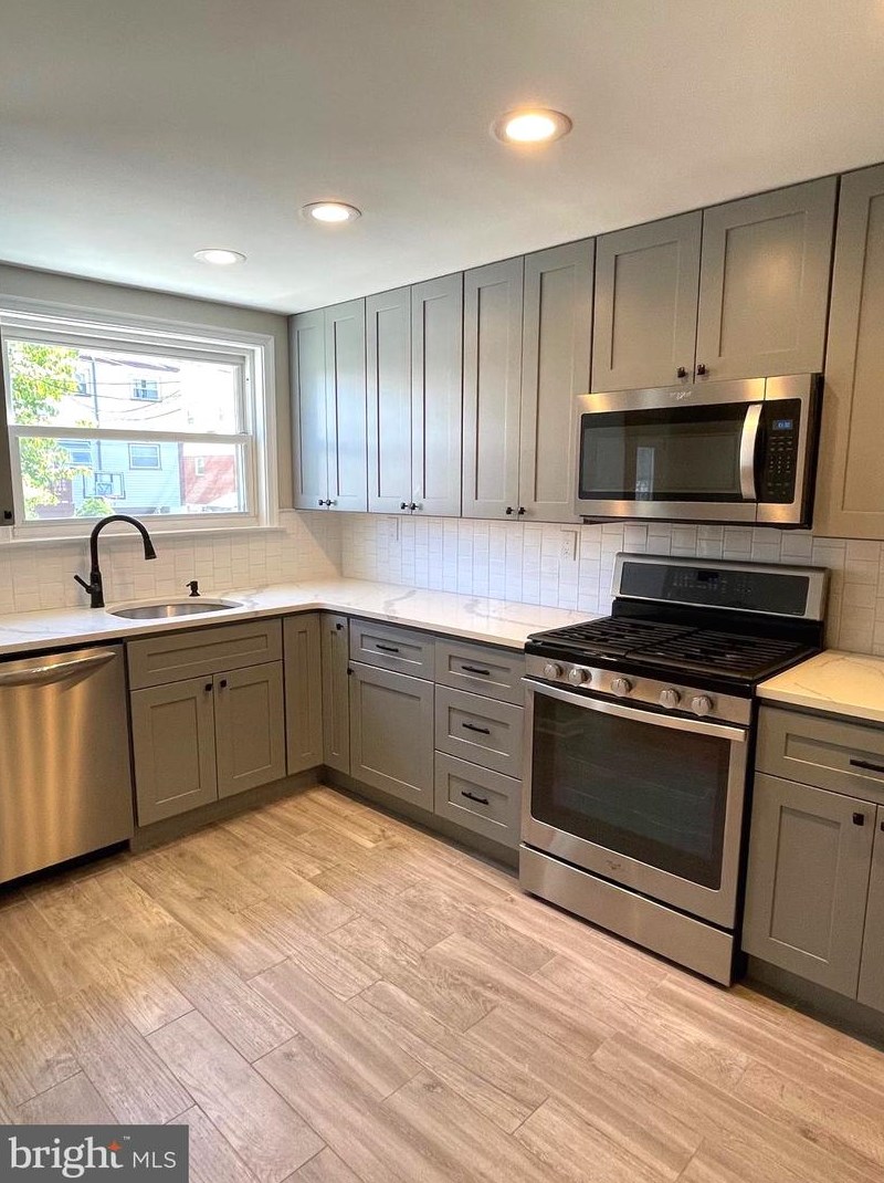 3417 Eden St, Philadelphia PA  19114-3605 exterior