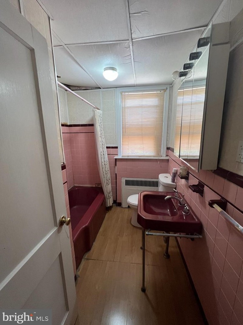 2415 Golf Rd, Philadelphia PA 19131-1416 exterior