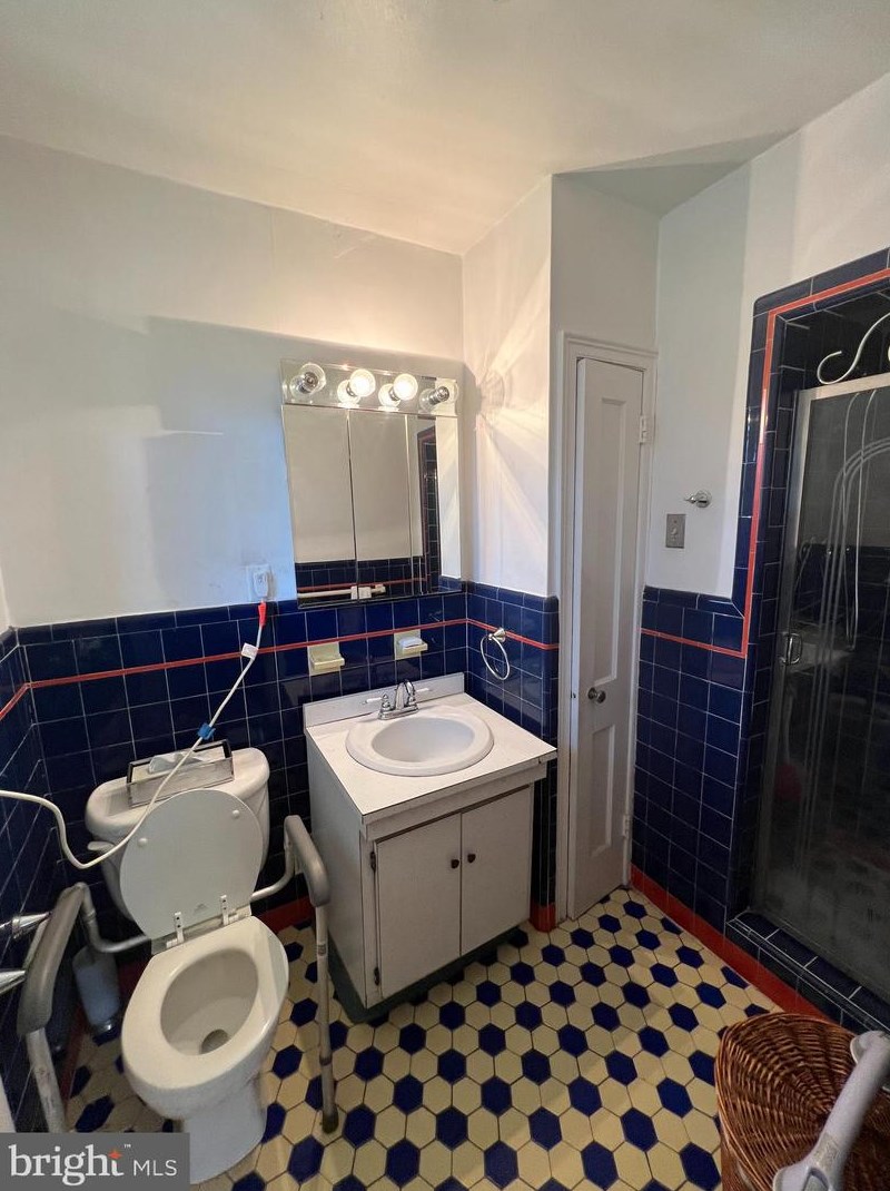 2415 Golf Rd, Philadelphia PA 19131-1416 exterior