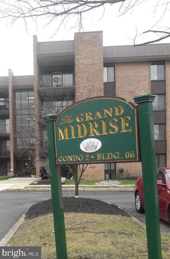 6310 Delaire Landing Rd, Philadelphia, PA 19114-5113